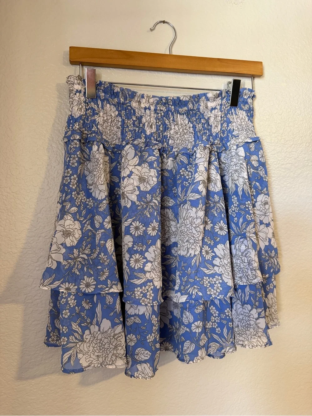 Express Blue White Smocked Floral Tiered Mini Skirt NWT Size Medium Feminine